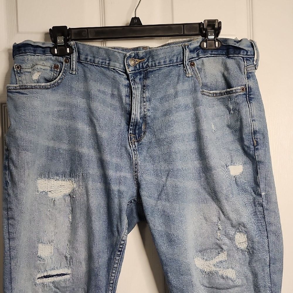 Old Navy Men's Light Blue Relaxed Jeans - Picture 2 of 15